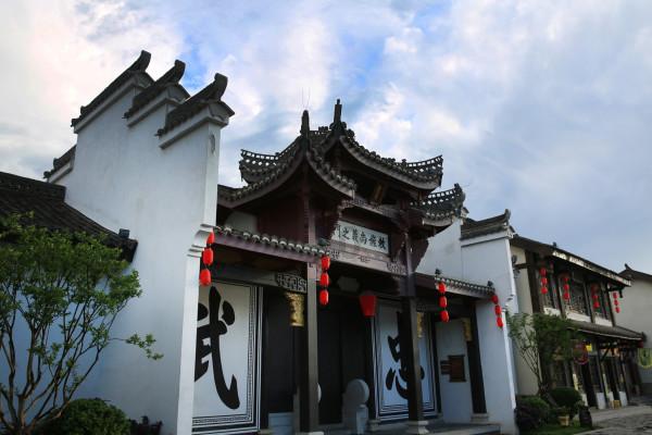 逃离地下古寺庙